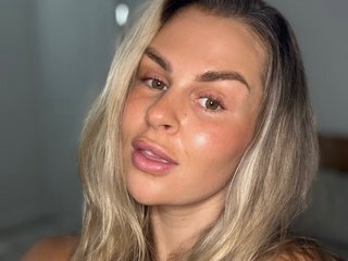 ClaraXVale's Current Model Photo