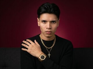 AlejoMontenegro's Current Model Photo