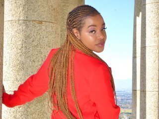 amicoe's Current Model Photo