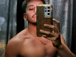 Jeyfet's Current Model Photo